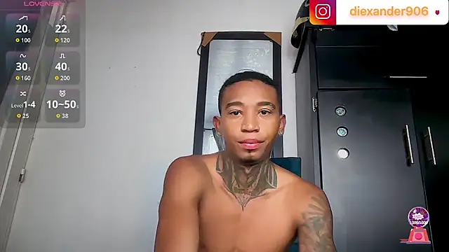 Snapshot of sexy_blacks_ chatting on 04/14/26, 12:11 sexy blacks online show from 04/14/26, 12:11