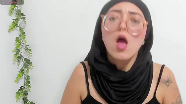 Snapshot of aysel_elid chatting on 02/08/25, 10:40 aysel elid online show from 02/08/25, 10:40