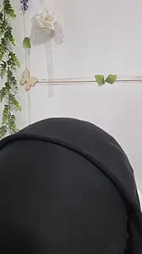 Snapshot of aysel_elid chatting on 12/16/25, 01:21 aysel elid online show from 12/16/25, 01:21