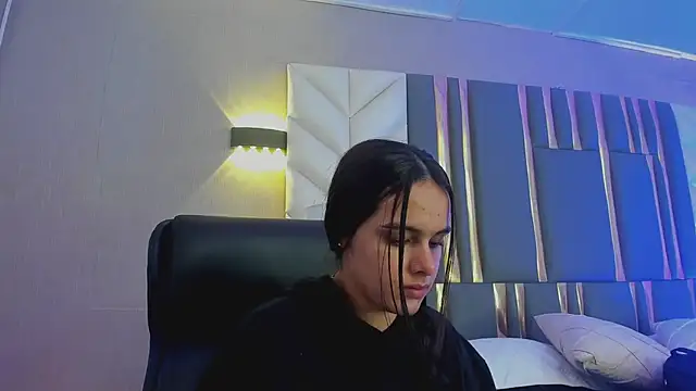 ChloeHarper  online show from 06/26/26, 11:58