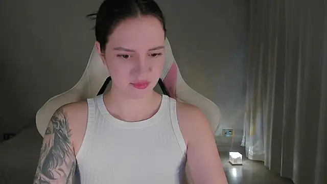 Snapshot of Sonia_moon_ chatting on 12/06/24, 01:40 Sonia moon online show from 12/06/24, 01:40
