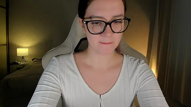 Snapshot of Sonia_moon_ chatting on 01/11/25, 04:27 Sonia moon online show from 01/11/25, 04:27