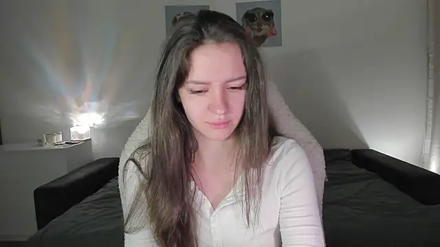 Snapshot of Sonia_moon_ chatting on 09/20/25, 02:23 Sonia moon online show from 09/20/25, 02:23