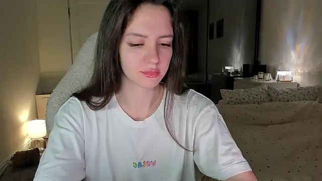 Snapshot of Sonia_moon_ chatting on 10/13/25, 02:22 Sonia moon online show from 10/13/25, 02:22