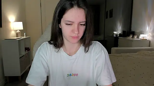 Snapshot of Sonia_moon_ chatting on 10/19/25, 02:56 Sonia moon online show from 10/19/25, 02:56
