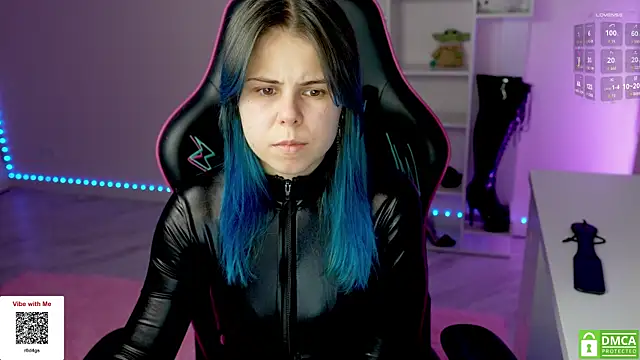 Latex Kitty online show from 11/21/25, 04:27