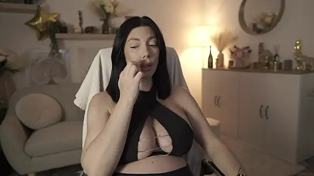 Snapshot of ViviRuth chatting on 10/23/25, 11:09 ViviRuth online show from 10/23/25, 11:09