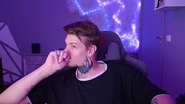 DENIS HERE online show from 12/24/24, 10:06