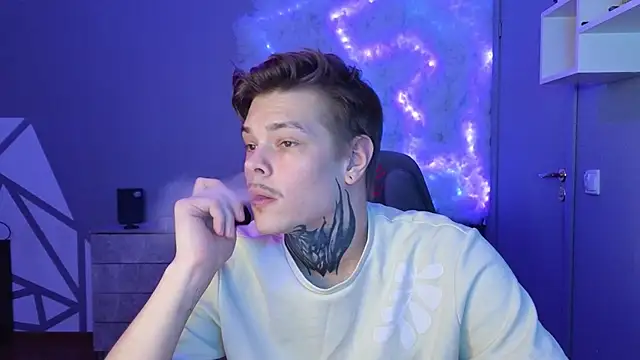 DENIS HERE online show from 01/01/25, 01:37