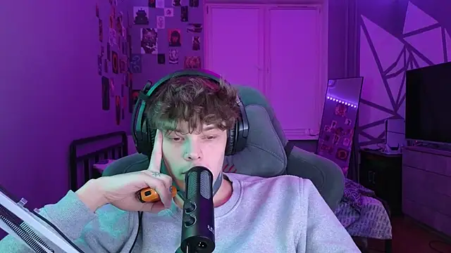 DENIS HERE online show from 02/12/25, 08:50