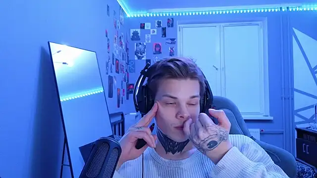 DENIS HERE online show from 03/01/25, 05:27