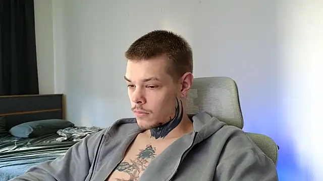 DENIS HERE online show from 06/05/26, 04:02