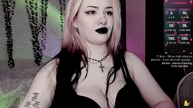 Snapshot of strawberry_elfcat chatting on 02/06/26, 12:30 strawberry elfcat online show from 02/06/26, 12:30