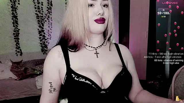 Snapshot of strawberry_elfcat chatting on 02/08/26, 05:11 strawberry elfcat online show from 02/08/26, 05:11