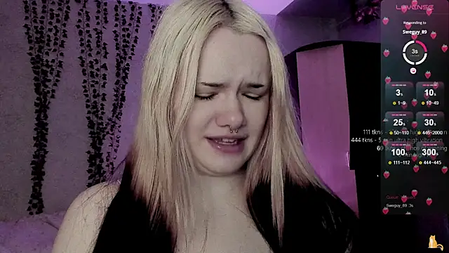 Snapshot of strawberry_elfcat chatting on 02/28/26, 06:14 strawberry elfcat online show from 02/28/26, 06:14