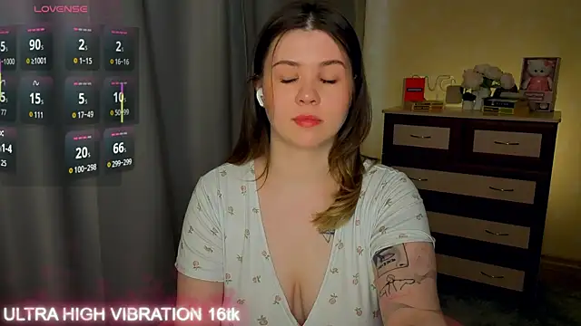 Snapshot of cutie_mili chatting on 05/04/26, 08:32 cutie mili online show from 05/04/26, 08:32