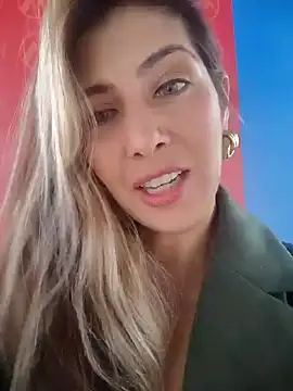Snapshot of scarlett_moore chatting on 05/04/26, 03:41 scarlett moore online show from 05/04/26, 03:41