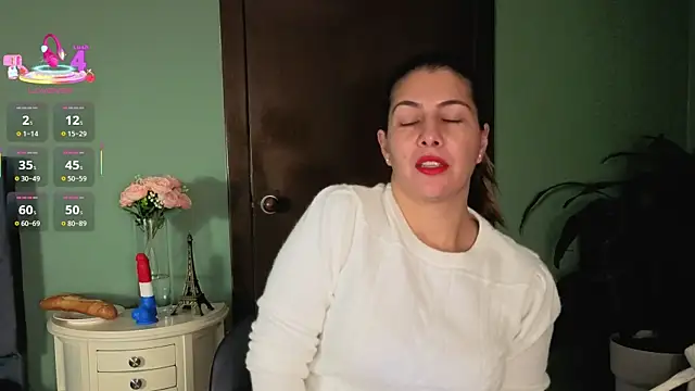 Snapshot of scarlett_moore chatting on 07/15/26, 04:45 scarlett moore online show from 07/15/26, 04:45