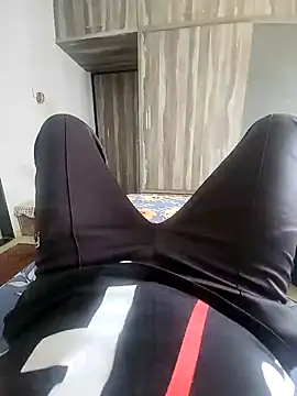 Snapshot of DesiRocco7 chatting on 09/20/25, 06:47 DesiRocco7 online show from 09/20/25, 06:47