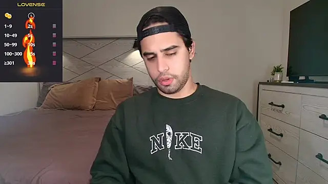 Snapshot of thonylewys chatting on 10/28/25, 01:20 thonylewys online show from 10/28/25, 01:20