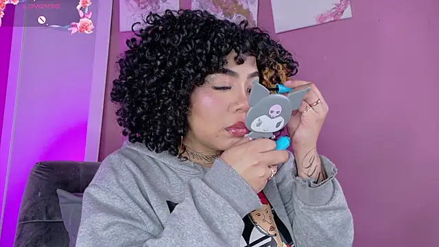 foxxy-lov3 online show from 05/25/26, 01:39