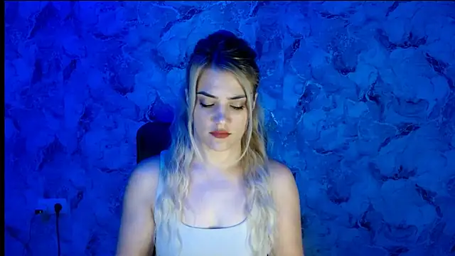 Snapshot of nika_gold1 chatting on 11/11/25, 07:25 nika gold1 online show from 11/11/25, 07:25