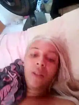 Snapshot of transgirl26 chatting on 12/17/25, 10:21 transgirl26 online show from 12/17/25, 10:21