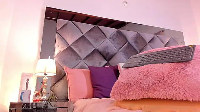 sofhiaa adaams online show from 02/05/25, 04:14