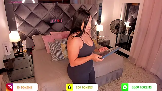 sofhiaa adaams online show from 03/10/25, 10:55