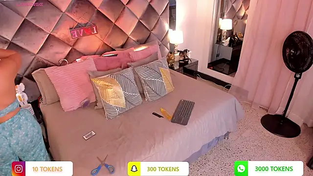 sofhiaa adaams online show from 03/12/25, 11:22