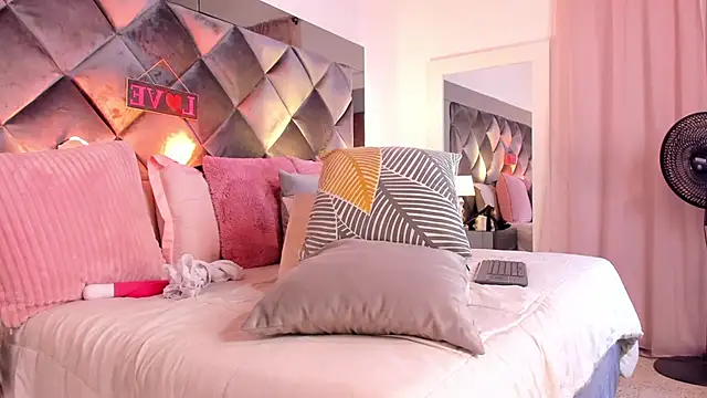 sofhiaa adaams online show from 03/22/25, 02:05