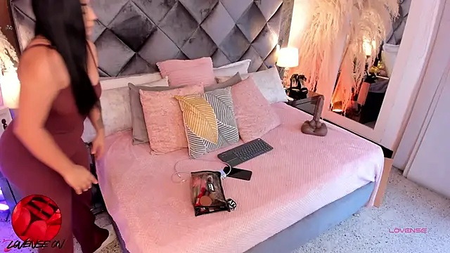 sofhiaa adaams online show from 09/21/25, 05:47