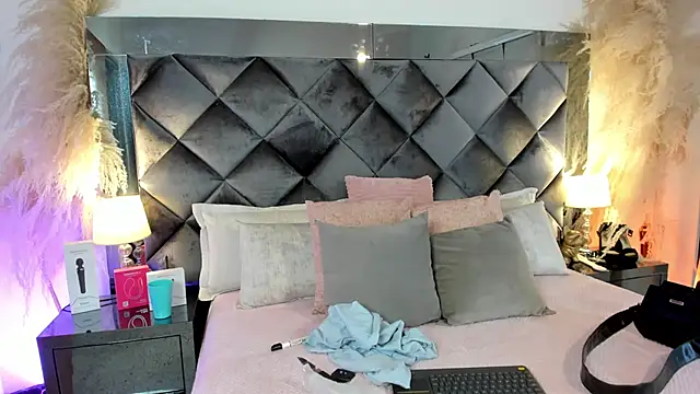 sofhiaa adaams online show from 09/23/25, 11:08