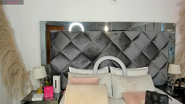 sofhiaa adaams online show from 11/16/25, 03:39