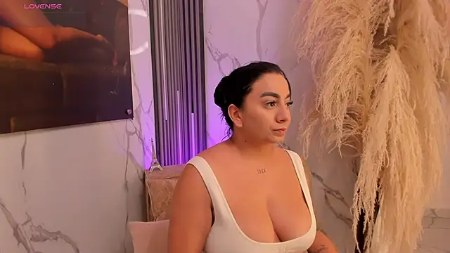 sofhiaa adaams online show from 12/16/25, 10:59