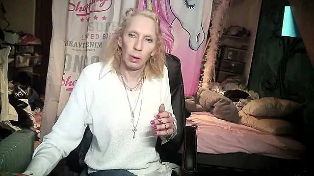 Snapshot of Ombeline1 chatting on 02/25/25, 08:03 Ombeline1 online show from 02/25/25, 08:03