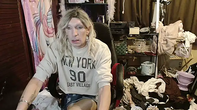 Snapshot of Ombeline1 chatting on 11/04/25, 05:34 Ombeline1 online show from 11/04/25, 05:34