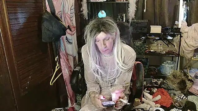 Snapshot of Ombeline1 chatting on 11/19/25, 10:37 Ombeline1 online show from 11/19/25, 10:37