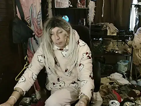 Snapshot of Ombeline1 chatting on 11/25/25, 01:00 Ombeline1 online show from 11/25/25, 01:00