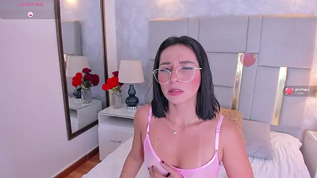 Snapshot of Camilaa_Sanchez_ chatting on 02/06/25, 10:59 Camilaa Sanchez online show from 02/06/25, 10:59