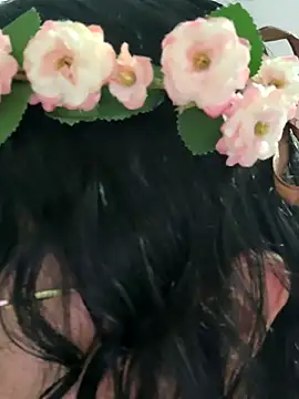 Lia Hurley online show from 02/05/25, 06:15