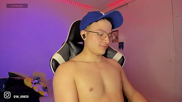 Snapshot of AustinSummerr chatting on 01/08/25, 04:22 AustinSummerr online show from 01/08/25, 04:22