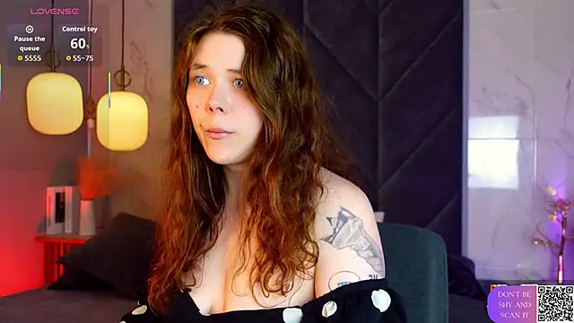 Snapshot of SophiePure chatting on 03/23/26, 08:57 SophiePure online show from 03/23/26, 08:57