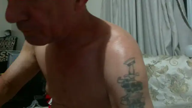 Snapshot of butseriouslykahnt chatting on 12/20/24, 03:42 butseriouslykahnt online show from 12/20/24, 03:42