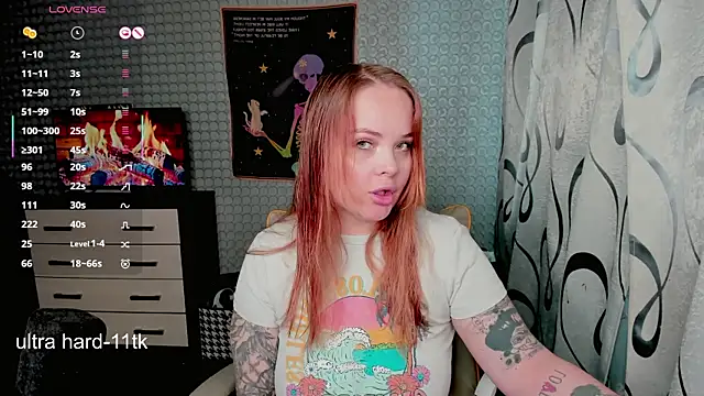 Snapshot of flower_sarah_ chatting on 06/17/26, 02:25 flower sarah online show from 06/17/26, 02:25