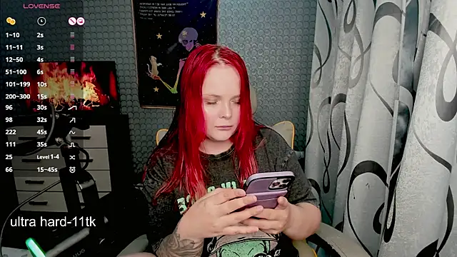 Snapshot of flower_sarah_ chatting on 07/13/26, 09:28 flower sarah online show from 07/13/26, 09:28