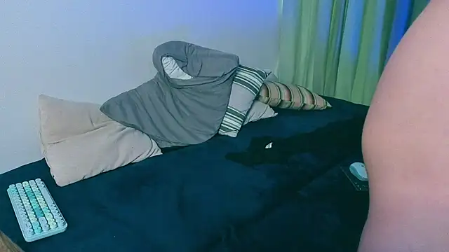 Snapshot of Samuel_Andrew chatting on 01/07/25, 05:01 Samuel Andrew online show from 01/07/25, 05:01