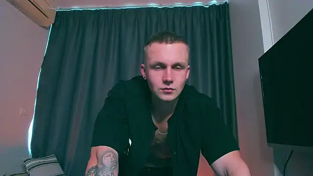 Snapshot of Samuel_Andrew chatting on 02/04/25, 05:42 Samuel Andrew online show from 02/04/25, 05:42