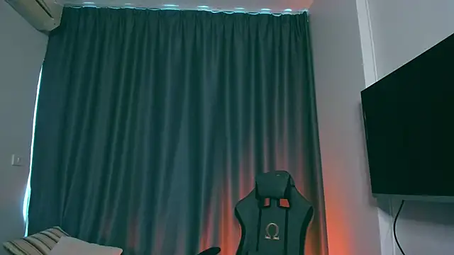 Snapshot of Samuel_Andrew chatting on 03/19/25, 07:18 Samuel Andrew online show from 03/19/25, 07:18