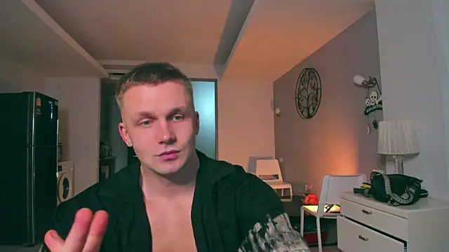 Snapshot of Samuel_Andrew chatting on 10/29/25, 06:48 Samuel Andrew online show from 10/29/25, 06:48